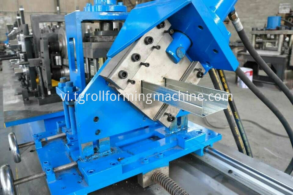 Metal Stud With H Hole Machine